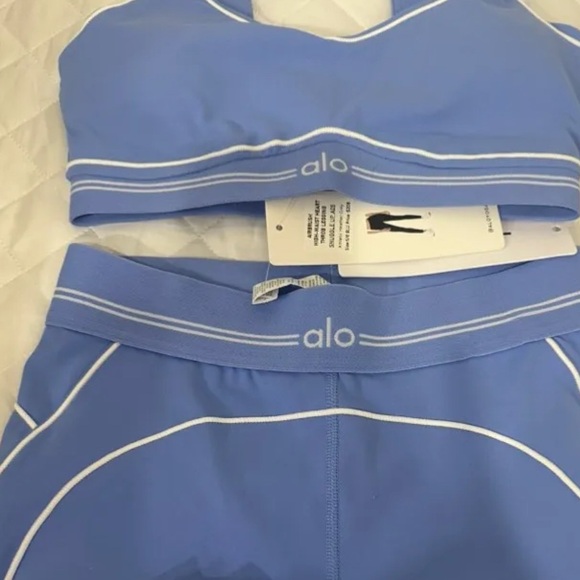 ALO Yoga Other - ALO Yoga Blue Sports Heart Throb Set Bra and Leggings